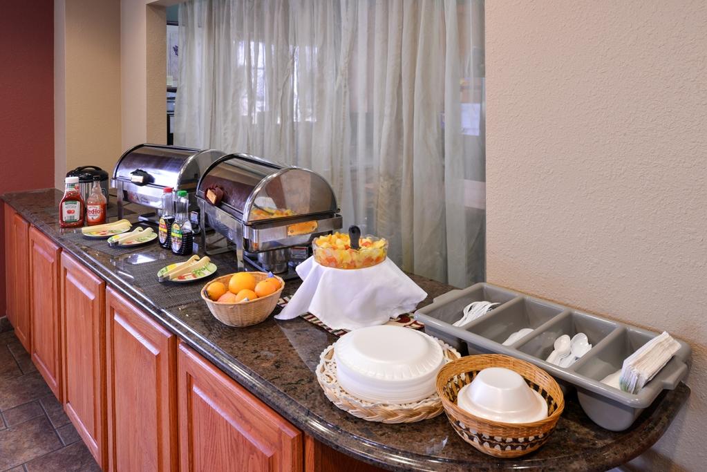 Country Hearth Inn & Suites Edwardsville Einrichtungen foto